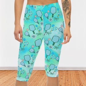 Pickleball Capri Leggings: Tie Dye Women&#39;s Activewear