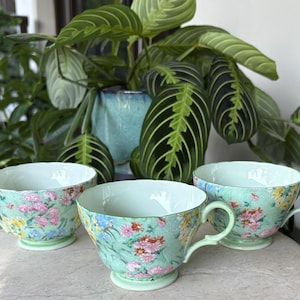 Zestaw 3 filiżanek do herbaty Shelley China Melody Chintz Pattern z lat 40. XX wieku