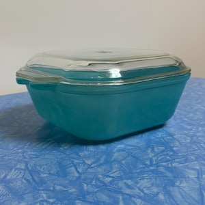 Super Rare AGEE PYREX Australia CS-300 Casserole Dish Complete with Lid in Electric Blue, Great Condition