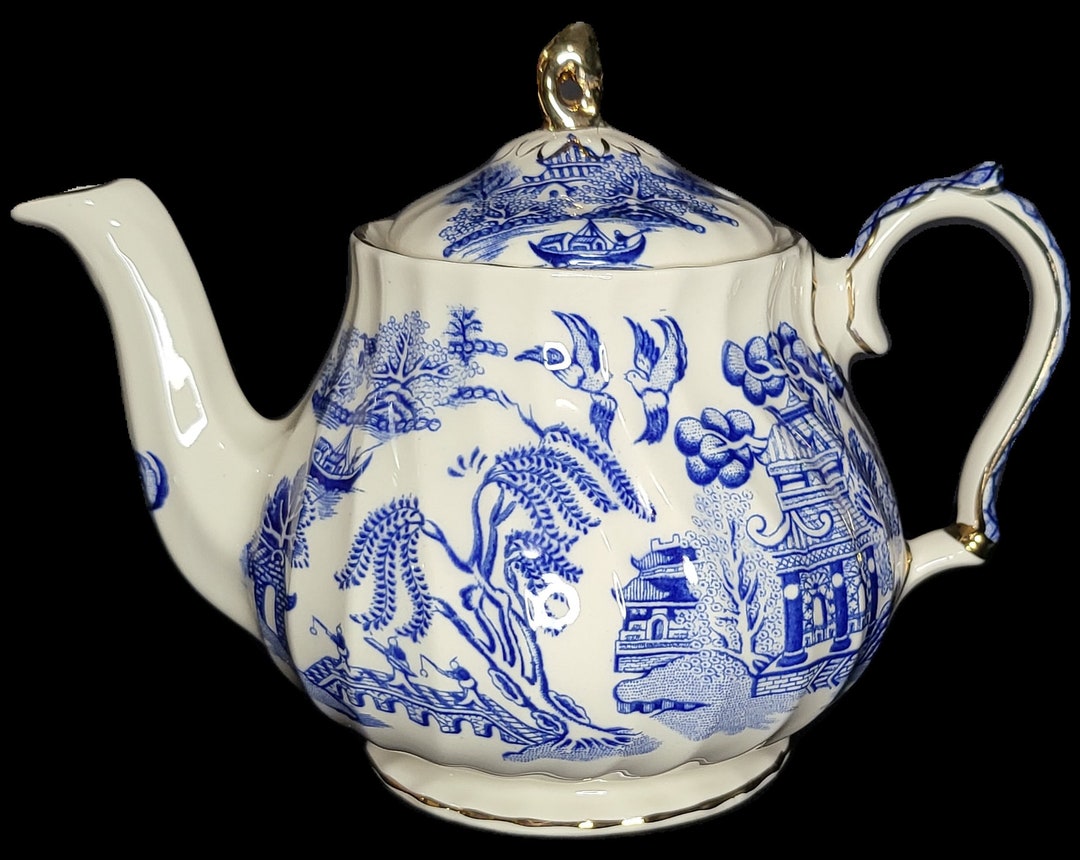 1937 Sadler Blue Willow Chinoiserie Gold Gilt Porcelain Vintage Tea Pot