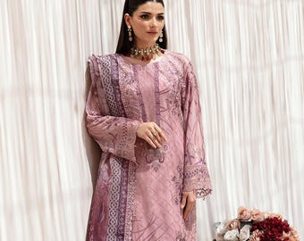Roze geborduurde chiffon salwar kameez: Pakistaanse feestkleding voor bruiloften