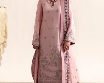 赤い刺繍入りサルワールカミーズ：インド・パキスタンのパーティー衣装