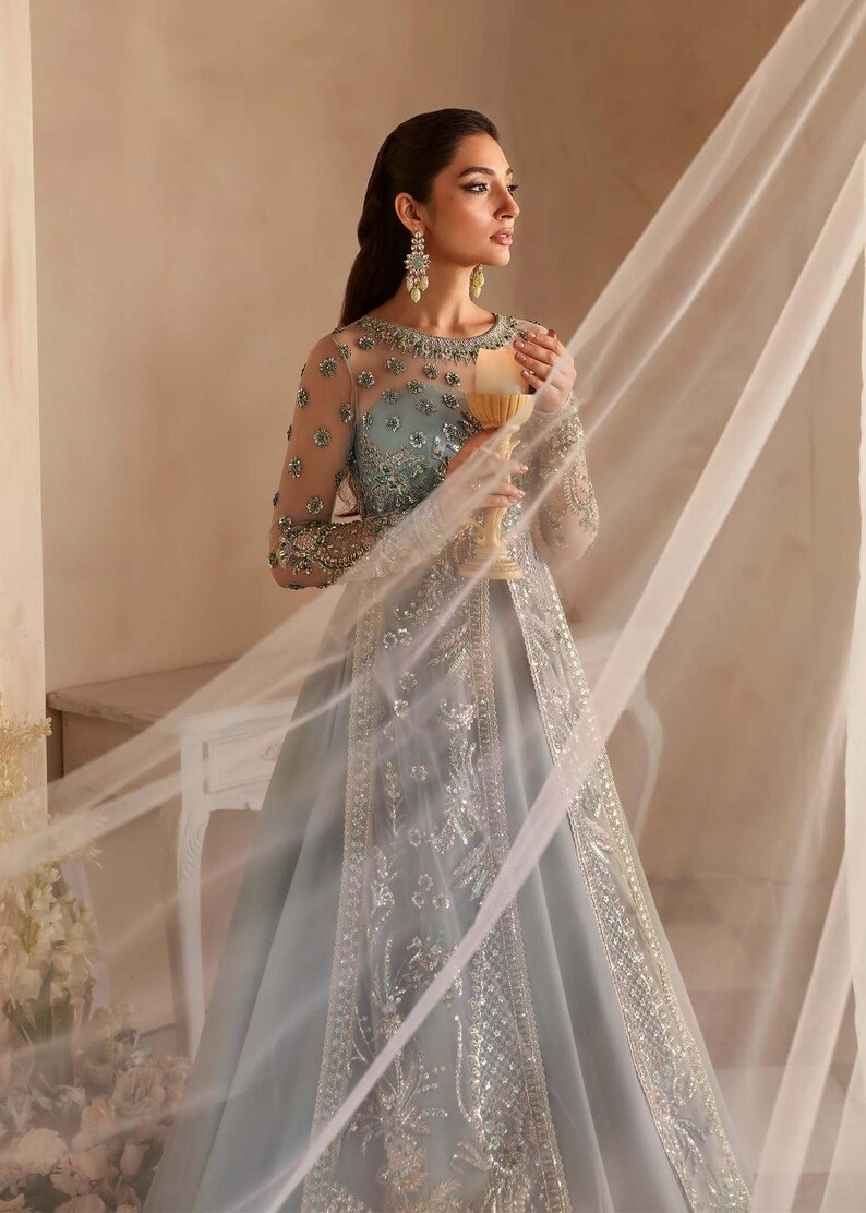Grå broderad lehenga choli: pakistansk brudklänning, beställd Eid bild 6
