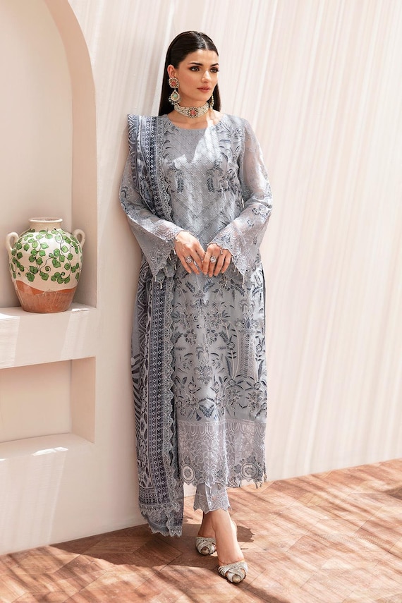 ash grey color dress Ball Gown Ash Gray Color Gown Elegant Grey Beading Pearl Sequins Satin Prom Dresses 2024 Ball