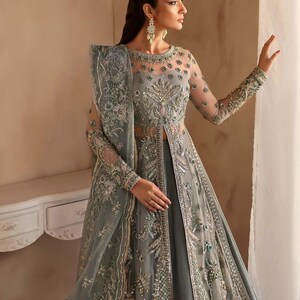 Grå broderad lehenga choli: pakistansk brudklänning, beställd Eid bild 2