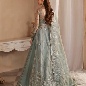 Grå broderad lehenga choli: pakistansk brudklänning, beställd Eid bild 3