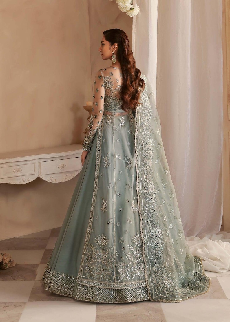 Grå broderad lehenga choli: pakistansk brudklänning, beställd Eid bild 3