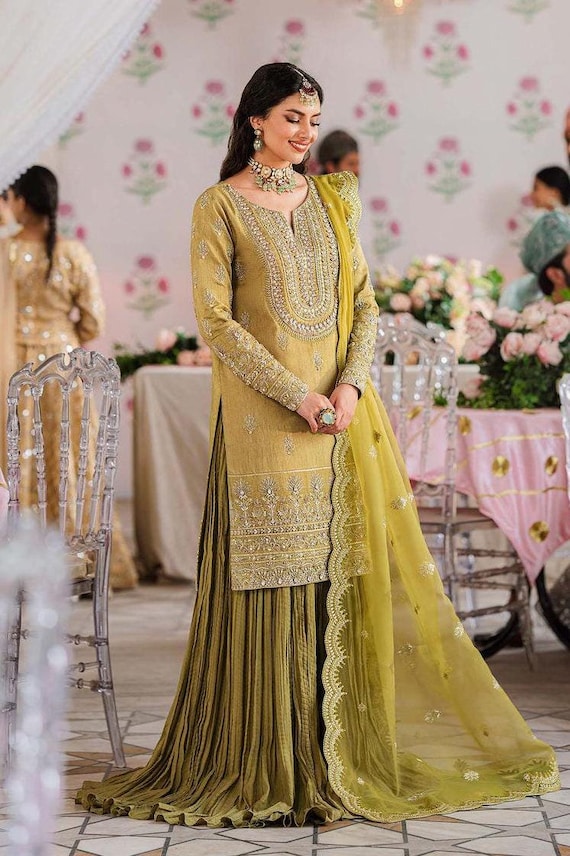 mehndi party dress for women Sharara Suit For Mehndi Function Mehndi Sharara Suit: Embroidered Pakistani  Bridal Dress Indian Wedding Dresses, Desi