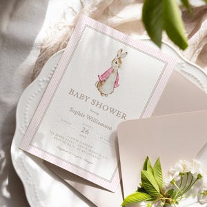 Invito per baby shower Peter Rabbit, modello di invito modificabile per coniglietto rosa, invito stampabile per baby shower per bambine, Beatrix Potter P001
