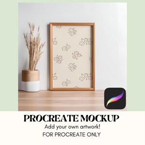 Pode incluir: Uma maquete de arte emoldurada com uma estampa floral bege. A moldura de madeira é exibida em uma superfície de madeira, ao lado de um vaso com plantas secas. A imagem inclui o ícone do aplicativo Procreate e o texto: "PROCREATE MOCKUP Add your own artwork! FOR PROCREATE ONLY."