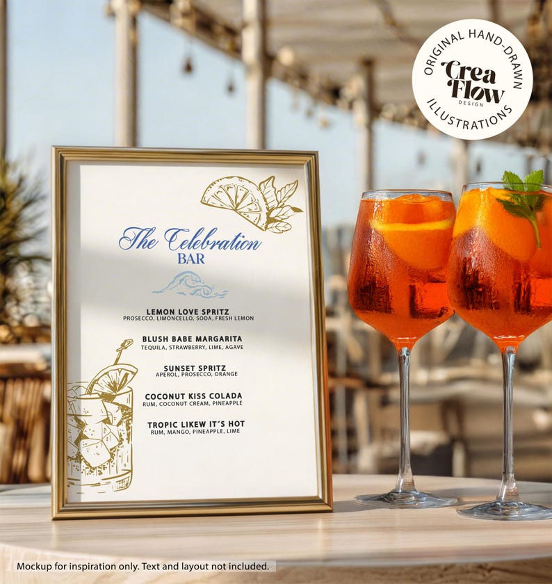 K&ouml;nnte beinhalten: Ein goldgerahmtes Men&uuml; f&uuml;r "The Celebration Bar" mit Cocktails wie Lemon Love Spritz und Blush Babe Margarita. Zwei Gl&auml;ser mit orangenen Cocktails mit Orangenscheiben und Minze befinden sich im Vordergrund. Ein rundes Logo mit dem Text "Original Hand-Drawn Illustrations" ist im Hintergrund.