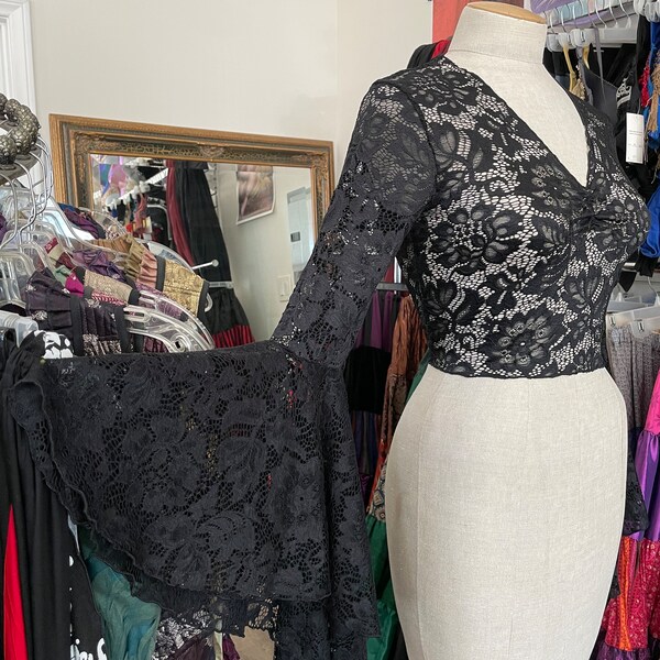 BELL SLEEVE LACE TOP