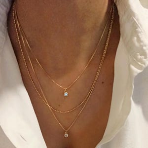 Collana in acciaio inossidabile dorato, 3 strati • Collana minimalista a strati • Resistente all'acqua e ipoallergenica • Regalo per donna