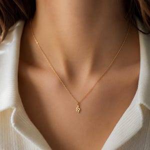 Minimalistische goldene Schlangen Halskette Edelstahl – 1mm Kabelkette, Mini Snake Anhänger, Geschenk für Damen