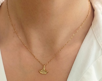 Minimalist Ginkgo Leaf Necklace in Gold – Delicate Women's Necklace Boho Jewelry – Stainless Steel Gift for Women