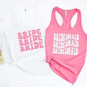 Brautjungfer Tanks, Brautjungfer Vorschlag, Bachelorette Tanks, Groovy Bachelorette Shirts, Junggesellinnenparty Tanktops, Brautjungfer Geschenke