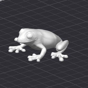 Può includere: Una statuetta di rana in ceramica bianca con una texture dettagliata. La rana è seduta con le gambe divaricate e gli occhi chiusi.