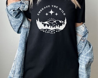 Embrace the wild Short Sleeve Tee