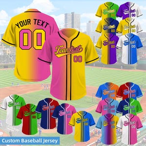 Op maat gestikt ombre honkbalshirt met gebogen teamnaam en -nummer, roze en geel verloopontwerp, perfect voor sportteams en fans