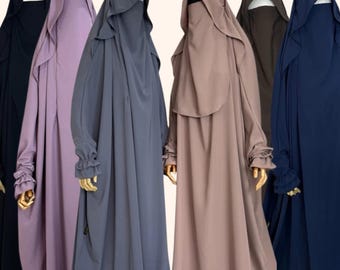 アマルイスラム教徒。ニカブとドレス。女性ブルカ。オーバーヘッド