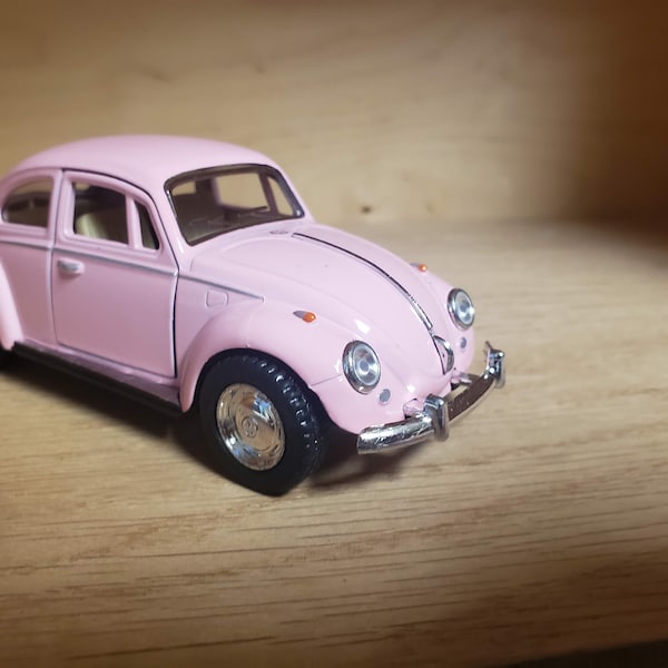 Retro Volkswagen VW beetle bug;  pink punch buggy; 1:32 scale diecast