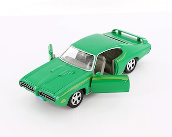 Retro car; 1969 Pontiac GTO hardtop Judge; for train displays, dioramas, play and more; green