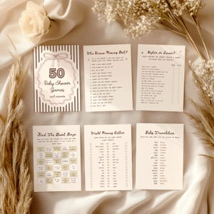 Puede incluir: Un conjunto de juegos para baby shower, que incluye tarjetas de bingo, traducción y trivia. El conjunto presenta una tarjeta con "50 Baby Shower Games and answers" y otras tarjetas con títulos de juegos como "Who Knows Mommy Best?" y "Higher or Lower?"