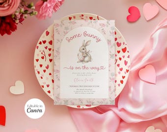Coquette vintage roze strik babyshoweruitnodiging, konijntje is onderweg uitnodigen, babyshower uitnodigen, boho, bloemen, konijntje verhalenboek Pasen