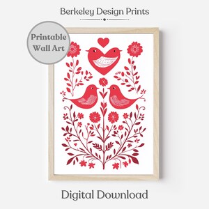 Puede incluir: Arte de pared imprimible con dos pájaros rojos con un corazón encima, rodeados de flores y hojas rojas sobre un fondo blanco.