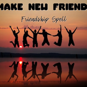 Può includere: Silhouettes di sei persone che saltano in aria su uno sfondo di tramonto con il testo "Make New Friends" e "Friendship Spell" sopra di loro. I loro riflessi sono visibili nell'acqua sottostante.