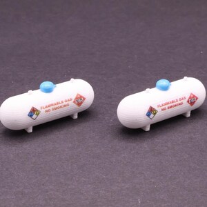 Serbatoio di gas GPL grande in scala HO, stampato in 3D, verniciato (set di 2) - 1:87
