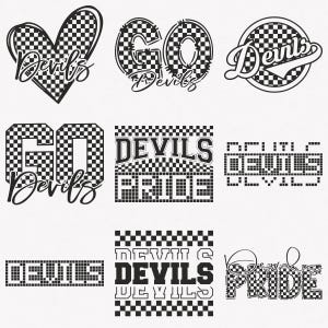 Op de afbeelding: Een verzameling zwart-wit grafische ontwerpen met het woord "Devils". De ontwerpen omvatten een hart, een cirkel en tekst met een dambordpatroon. Ideaal voor teamartikelen of kleding.