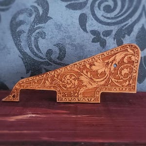 Escudo Flourish Wood para guitarra estilo Les Paul, em madeira de cerejeira gravada, tamanho padrão ou 59.
