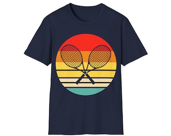 Retro T-shirt van het tennisracket van de zonsondergang | Premium katoen