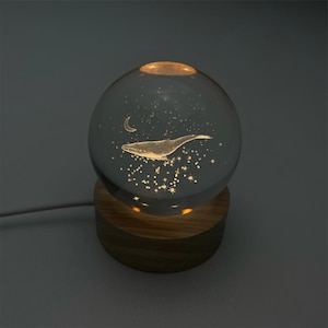 Benutzerdefinierte Wal Nachtlicht, personalisierte Fisch Schneekugel, Mond-Stern-Wal-Nachtlampe, süßes Raumdekor, Nachttischlampe, individuelles Babygeschenk Bild 2