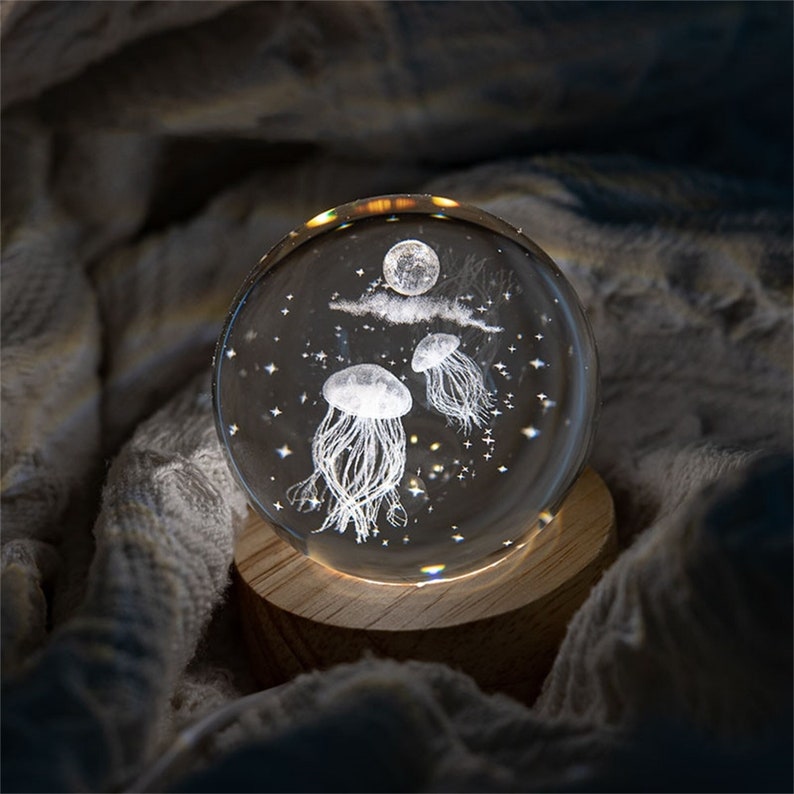 Personalisierte Quallen Nachtlicht, Schneekugel, 3D Druck Mond Nachtlampe, süßes Wohndekor, Kristallkugel Schreibtischlampe, individuelles Baby Geschenk Bild 1