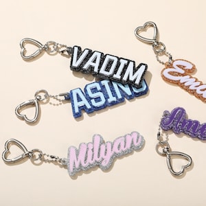 Personalisierter 3D CURLYCUE FONT Schlüsselanhänger - Personalisierter glitzernder Name - Schlüsselband/Reißverschluss/Namensschild (inklusive Herz Schlüsselanhänger) - Neue Farbe