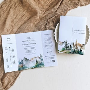 Invito a nozze Trifold Mountain, DOWNLOAD IMMEDIATO, Inviti a nozze Gatefold Canva, Invito a nozze piegato, Foresta di salvia rustica - EP022