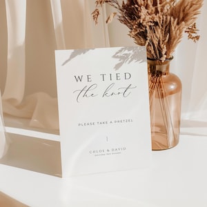 We Tied The Knot Pretzel Sign, INSTANT DOWNLOAD, Wedding Pretzel Sign Template, Wedding Favors Pretzel Bar, Wedding Treat Bags Sign - EP100