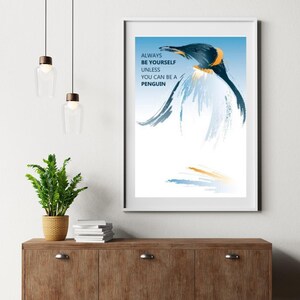 Pinguin - Immer be selbst Zitat, Pinguin Plakat, wildes Tierplakat, blau weißes Plakat, Grafikzitat, blau weißes Plakat