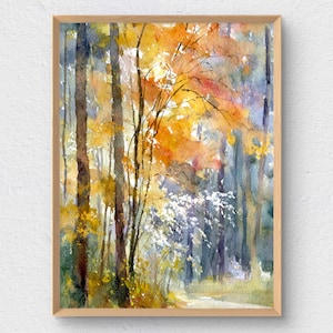 Peut inclure: Peinture à l'aquarelle d'une scène de forêt en automne. L'œuvre représente des arbres aux feuilles jaunes et oranges, sur fond d'arbres bleus et verts. Le tableau est encadré dans un cadre en bois brun clair.