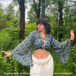 Silk Sari Crop Top, Front tie long sleeve top, Bell Sleeve Crop top, summer beach wear top, Indian silk wrap top, summer top for women