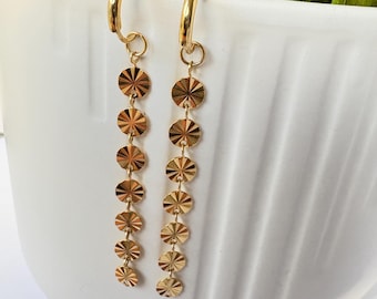 Boucles d'oreilles pendantes en or 18 carats, boucles d'oreilles délicates, bijoux faits main pour femmes, cadeau pour elle