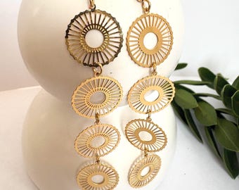 Boucles d'oreilles pendantes mandala en or 18 carats | Conception légère bohème