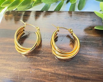 Boucles d'oreilles dorées à trois créoles | Petite barre torsadée