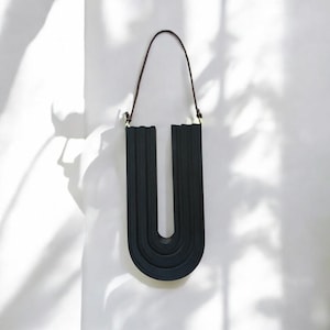Minimalist Wall-Mounted Plant Holder - Elegant Hanging Plant Display & Gift Idea