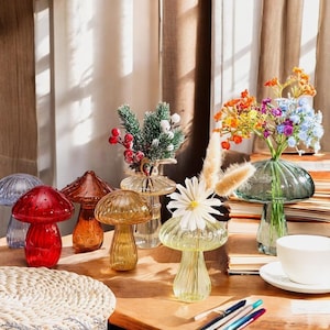 Enchanted Glass Mushroom Bud Vase – Whimsical Floral Decor for Plant Lovers & Unique Gifts