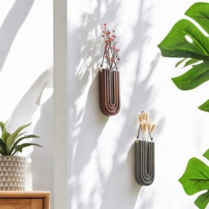 Minimalist Wall-Mounted Plant Holder - Elegant Hanging Plant Display & Gift Idea