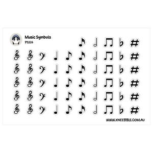 Può includere: Foglio di adesivi con simboli musicali. Include chiavi di violino, chiavi di basso, crome, semiminime, minime, semibrevi, bemolle e diesis. Il testo "Music Symbols" e "PS226" sono visibili. È visibile anche il sito web www.kneebble.com.au.