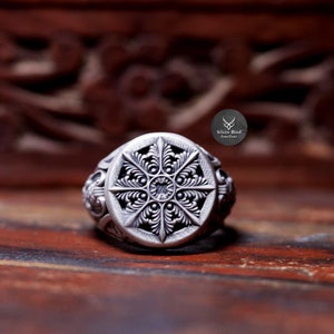 Signet Ring with Royal Baroque Patterns - Perfect for Power and Prestige For Gift